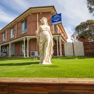 Hamilton's 4* Queanbeyan